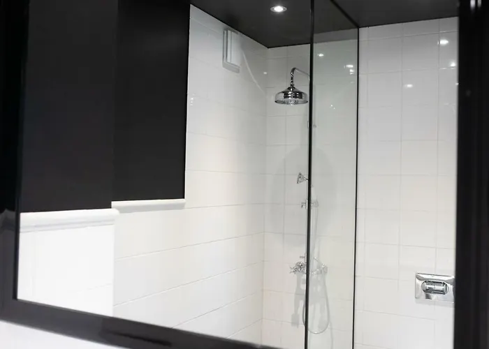 Supeluse-strassel With Gated Parking *