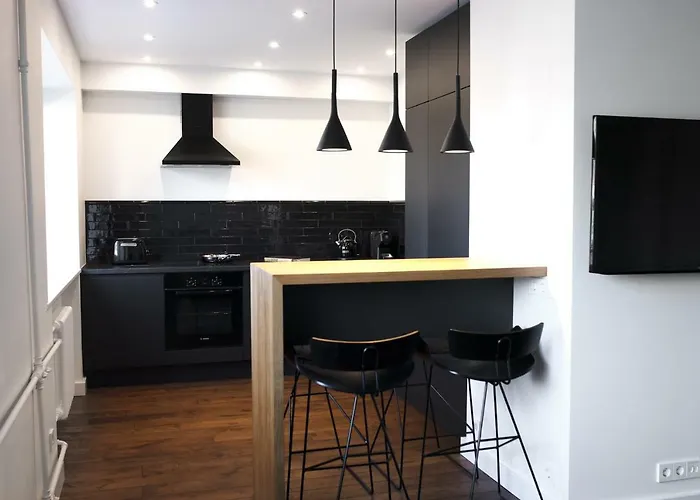 Supeluse-strassel With Gated Parking パルヌ