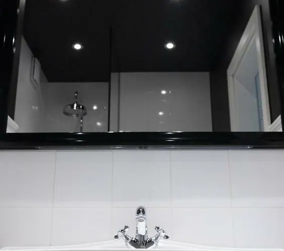 Supeluse-strassel With Gated Parking * パルヌ