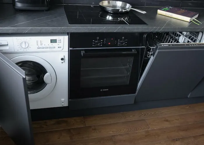 Supeluse-strassel With Gated Parking *